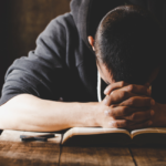 Orar es humillarse delante de Dios