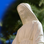 Caminar de la mano de María