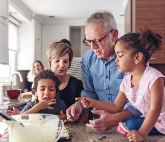 Cuando los abuelos viven en casa: valores que fortalecen a toda la familia