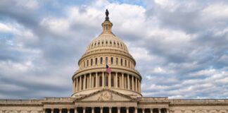 Senado de EE.UU. suaviza impuesto a remesas: bajaría de 3.5 % a 1 %. Propuesta se vota este domingo