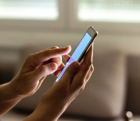 ¿Vas a comprar un celular? Estos consejos te ayudarán a elegir bien