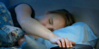 ¿Despertar con despertador es bueno o malo para tu salud?