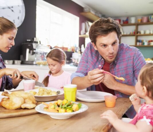 Más que brazos: cómo dar atención emocional en hogares con varios hijos