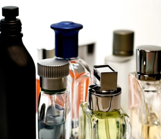 ¿Perfume, colonia o agua de tocador? Cuál es la diferencia y cuándo usar cada uno