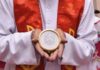 ¿Rostro de Jesús en una hostia en la India? Reconocimiento eclesiástico sin decreto vaticano público