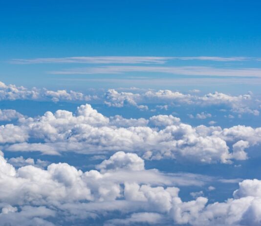 ¿Por qué flotan las nubes? Una mirada científica desde el campo al cielo