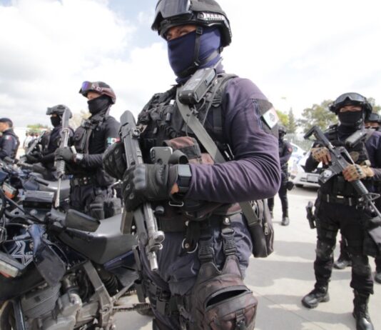 Ocho policías estatales dados de baja en Celaya, Guanajuato, por presunta extorsión a empleados de gasolinera