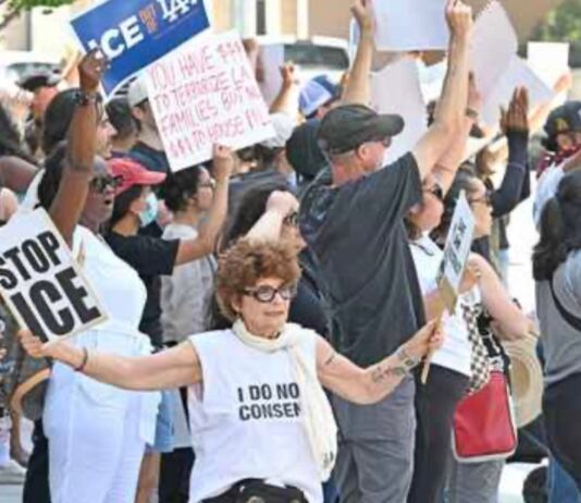 Crisis migratoria y confrontación política: análisis de la situación en Los Ángeles