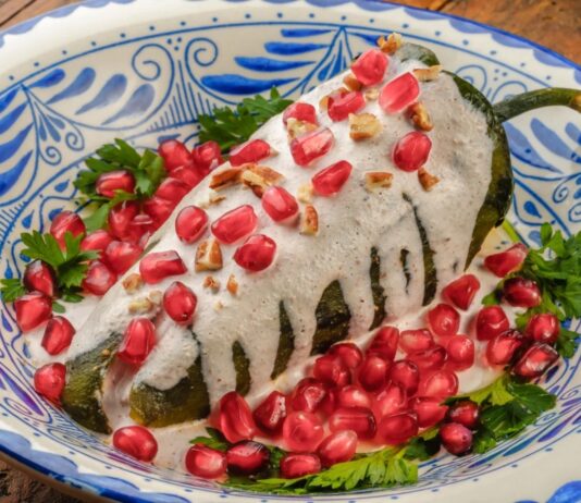 Chiles en nogada: historia, tradición y salud en un solo plato