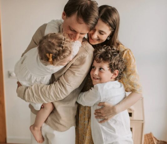 Instituciones y valores familiares: el cimiento invisible del tejido social