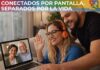 La familia sigue siendo amada… pero ya no organiza la vida Pareja joven conversa por videollamada con sus padres desde casa, reflejando cercanía afectiva pese a la distancia física entre generaciones.