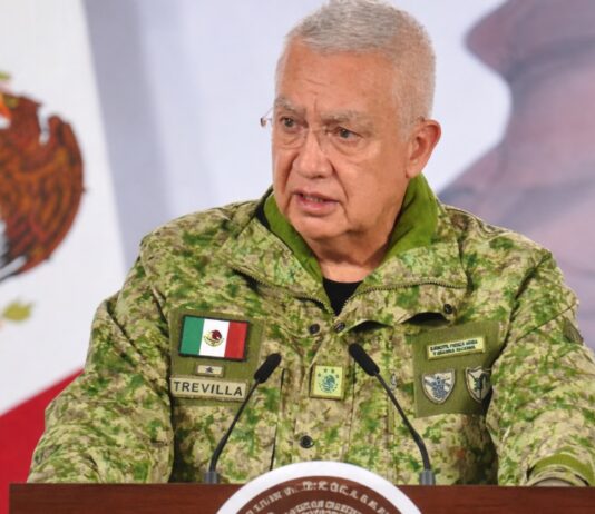 Gobierno federal detalla operativo y reacciones tras caída del líder del CJNG General Ricardo Trevilla Trejo presenta información del operativo contra el líder del CJNG durante conferencia del Gobierno de México.