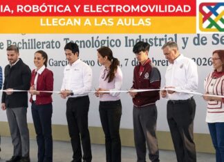 Sheinbaum inaugura Bachillerato Nacional en García Nuevo León, con carreras en IA, Robótica y Electromovilidad Funcionarios y estudiantes participan en el corte de listón del nuevo plantel CBTIS No. 299 del Bachillerato Nacional en García, Nuevo León, durante su inauguración oficial.