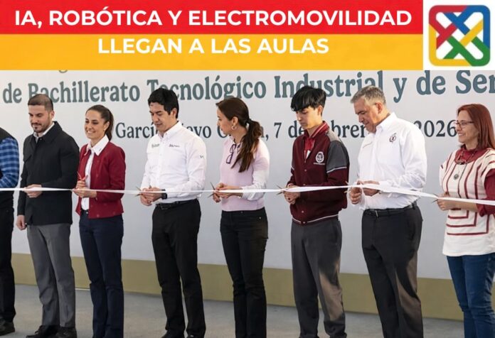 Funcionarios y estudiantes participan en el corte de listón del nuevo plantel CBTIS No. 299 del Bachillerato Nacional en García, Nuevo León, durante su inauguración oficial.