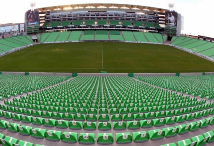 Estadio Territorio Santos Modelo vacío, con gradas verdes y el campo de juego al centro, sede de Santos Laguna en Torreón.