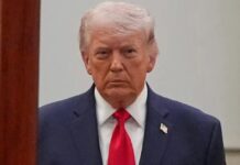 Escalada y negociación entre Estados Unidos e Irán: cronología de los hechos recientes Donald Trump con gesto serio durante un contexto de tensión internacional.