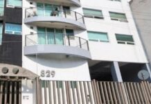 El caso Edith Guadalupe: las horas que México ya no puede permitirse perder Fachada de un edificio residencial en la Ciudad de México, con balcones y portón metálico, identificado con el número 829, último lugar donde fue vista Edith Guadalupe.