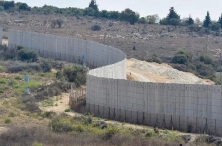 Israel y Líbano: ataques en curso y negociaciones anunciadas sin cese al fuego Zona fronteriza con presencia militar en contexto de tensión entre Israel y Líbano.