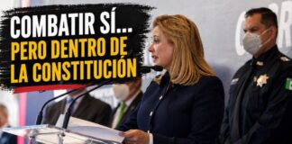 Chihuahua: lo que ocurrió… y lo que no debía ocurrir Maru Campos habla en un podio durante una conferencia oficial, acompañada por autoridades de seguridad del estado de Chihuahua.