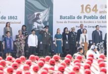 5 de mayo: la historia que le habla al presente Acto oficial del 5 de mayo en Puebla con la presidenta Claudia Sheinbaum, autoridades civiles y militares frente a formación de cadetes.