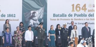 5 de mayo: la historia que le habla al presente Acto oficial del 5 de mayo en Puebla con la presidenta Claudia Sheinbaum, autoridades civiles y militares frente a formación de cadetes.
