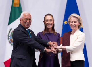 México y Europa firman un nuevo acuerdo: ¿qué significa realmente y por qué importa? Claudia Sheinbaum junto a Ursula von der Leyen y António Costa durante la cumbre entre México y la Unión Europea en Palacio Nacional.