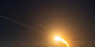Estados Unidos lanza nuevos ataques contra Irán pese al alto el fuego Imagen conceptual relacionada con el conflicto entre Estados Unidos e Irán, con presencia militar y elementos alusivos al estrecho de Ormuz y la tensión en Medio Oriente.