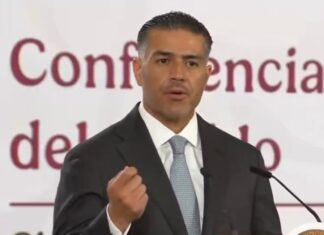 Gobierno federal niega existencia de ficha roja de Interpol contra Rocha Moya Funcionario federal durante conferencia pública mientras la SSPC desmiente versiones sobre una supuesta ficha roja de Interpol contra Rubén Rocha Moya.