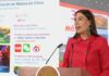 México rompe récords turísticos: los números que explican por qué el país vive uno de sus mejores momentos La secretaria de Turismo de México ofrece una conferencia sobre crecimiento del turismo internacional y estrategias de promoción hacia China, frente a una pantalla con información sobre plataformas digitales y certificaciones turísticas.