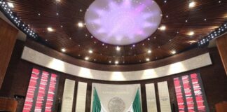 Diputados aprueban causal para anular elecciones por intervención extranjera Pleno de la Cámara de Diputados de México durante una sesión de votación en San Lázaro, con pantallas electrónicas mostrando resultados legislativos.