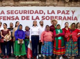 Morena tomó las calles de Chihuahua entre consignas de soberanía, tensión política y una movilización menor a la esperada Dirigentes y simpatizantes de Morena durante una concentración frente al Palacio de Gobierno de Chihuahua, con una manta de gran tamaño sobre soberanía, seguridad y paz.