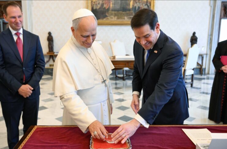 Vaticano y Casa Blanca mantienen silencio tras reunión entre León XIV y Marco Rubio León XIV y Marco Rubio durante una reunión oficial en el Vaticano, en medio de tensiones diplomáticas entre la Santa Sede y la Casa Blanca.