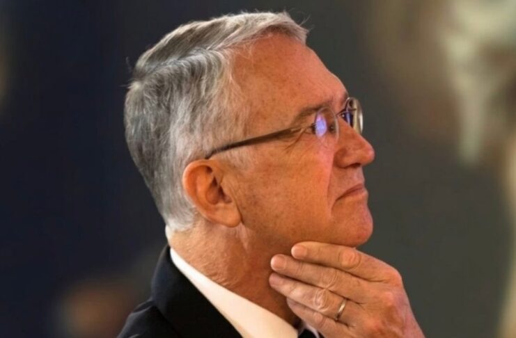 Persisten adeudos millonarios de Ricardo Salinas al SAT mientras crece discurso presidencial opositor Empresario Ricardo Salinas Pliego en el contexto de la discusión pública sobre su adeudo fiscal y su posicionamiento político en México.