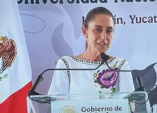 Sheinbaum defiende la Transformación y advierte que “ningún gobierno extranjero” se la arrebatará a México Claudia Sheinbaum ofrece un discurso desde un podio del Gobierno de México durante un evento oficial en Kanasín, Yucatán.