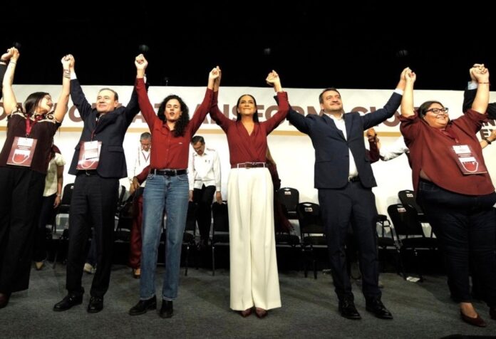 Ariadna Montiel pronuncia su discurso al asumir la dirigencia nacional de Morena ante militantes y dirigentes del partido.