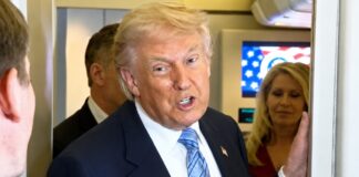 Trump reconsidera venta de armas a Taiwán tras reunión con Xi Jinping Donald Trump hablando con periodistas dentro del Air Force One mientras regresa de China a Estados Unidos, tras reunirse con el presidente Xi Jinping.