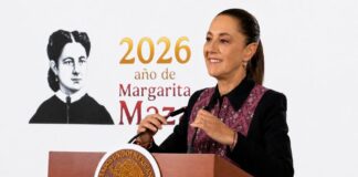 Sheinbaum pide a Estados Unidos asumir su parte en el combate al crimen organizado Claudia Sheinbaum habla desde el podio presidencial durante una conferencia de prensa en Palacio Nacional, al referirse a la cooperación bilateral en materia de seguridad entre México y Estados Unidos.