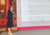 Sheinbaum destaca encíclica del Papa León XIV sobre inteligencia artificial Claudia Sheinbaum de pie frente a una pantalla donde se muestran fragmentos de la encíclica Magnifica Humanitas del papa León XIV, durante una presentación en Palacio Nacional.