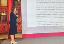 Sheinbaum destaca encíclica del Papa León XIV sobre inteligencia artificial Claudia Sheinbaum de pie frente a una pantalla donde se muestran fragmentos de la encíclica Magnifica Humanitas del papa León XIV, durante una presentación en Palacio Nacional.