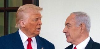 Trump y Netanyahu habrían protagonizado fuerte discusión por ataques israelíes en Líbano Donald Trump y Benjamin Netanyahu conversan frente a frente durante una reunión oficial. Ambos visten traje oscuro y corbata roja.