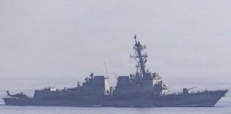 Nuevos ataques entre Estados Unidos e Irán vuelven a tensar la paz en el Golfo Pérsico Buque de guerra estadounidense navegando en aguas del Golfo Pérsico durante una nueva escalada de tensión entre Estados Unidos e Irán, tras un intercambio de ataques relacionado con el estrecho de Ormuz.