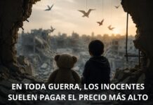 ONU denuncia que una generación de niños palestinos ha sido devastada por Israel en Gaza Ilustración artística de un niño sentado junto a un oso de peluche frente a una ciudad destruida por la guerra, como símbolo del sufrimiento de la infancia en los conflictos armados.
