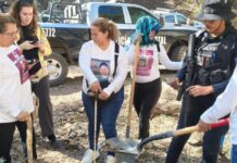 La búsqueda de desaparecidos no puede medirse sólo por los resultados Madres buscadoras realizan labores de búsqueda en campo acompañadas por elementos de seguridad y vehículos oficiales durante un operativo de localización de personas desaparecidas.