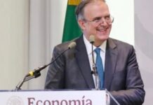 Ebrard: el T-MEC seguirá vigente al menos 10 años más Marcelo Ebrard ofrece una conferencia sobre temas económicos y comerciales relacionados con el T-MEC.