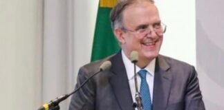 Ebrard: el T-MEC seguirá vigente al menos 10 años más Marcelo Ebrard ofrece una conferencia sobre temas económicos y comerciales relacionados con el T-MEC.