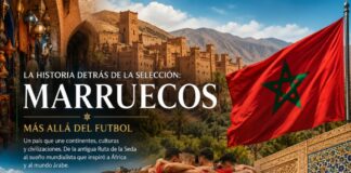 La historia detrás de la selección: Marruecos Collage ilustrativo de Marruecos con arquitectura tradicional, mercados, costa atlántica, mosaicos, la bandera nacional y jugadores de la selección marroquí.