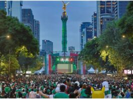 México aprobó el examen de la fase de grupos; ahora comienza el Mundial de verdad Aficionados de la Selección Mexicana reunidos en el Ángel de la Independencia durante la transmisión pública del Mundial 2026.