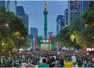 México aprobó el examen de la fase de grupos; ahora comienza el Mundial de verdad Aficionados de la Selección Mexicana reunidos en el Ángel de la Independencia durante la transmisión pública del Mundial 2026.