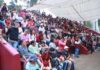 Morena impulsa asambleas informativas en todo el país para fortalecer la defensa de la Transformación Asistentes reunidos en una asamblea informativa de Morena en un espacio público, escuchando mensajes relacionados con la organización política y la defensa de la Transformación.