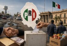 Coahuila y el enigma político del PRI: ¿por qué sigue siendo su principal bastión? Imagen conceptual sobre el dominio electoral del PRI en Coahuila. Aparecen una urna electoral, infraestructura urbana deteriorada, símbolos de asistencia social y el mapa del estado, representando el debate sobre las causas de la persistencia priista en la entidad.